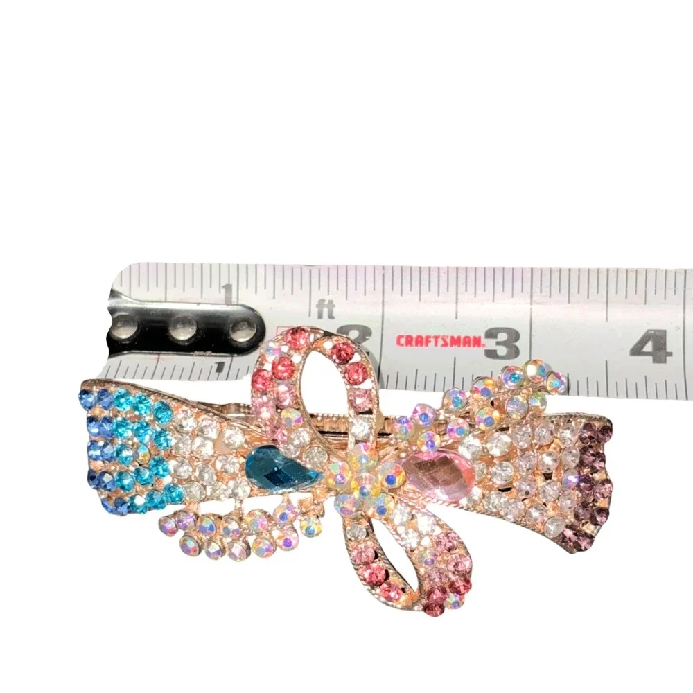 Unbranded ornate bow